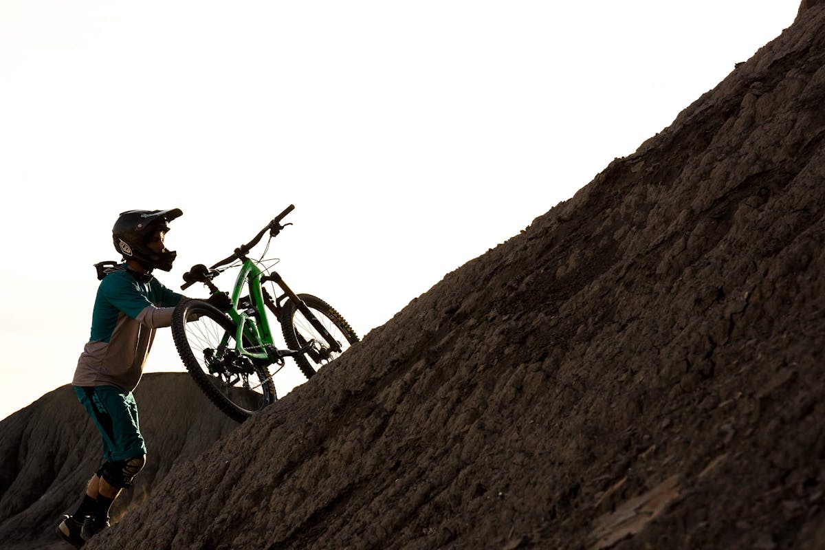 Shawn Neer hikes his Yeti SB6 up a steep section of trail.