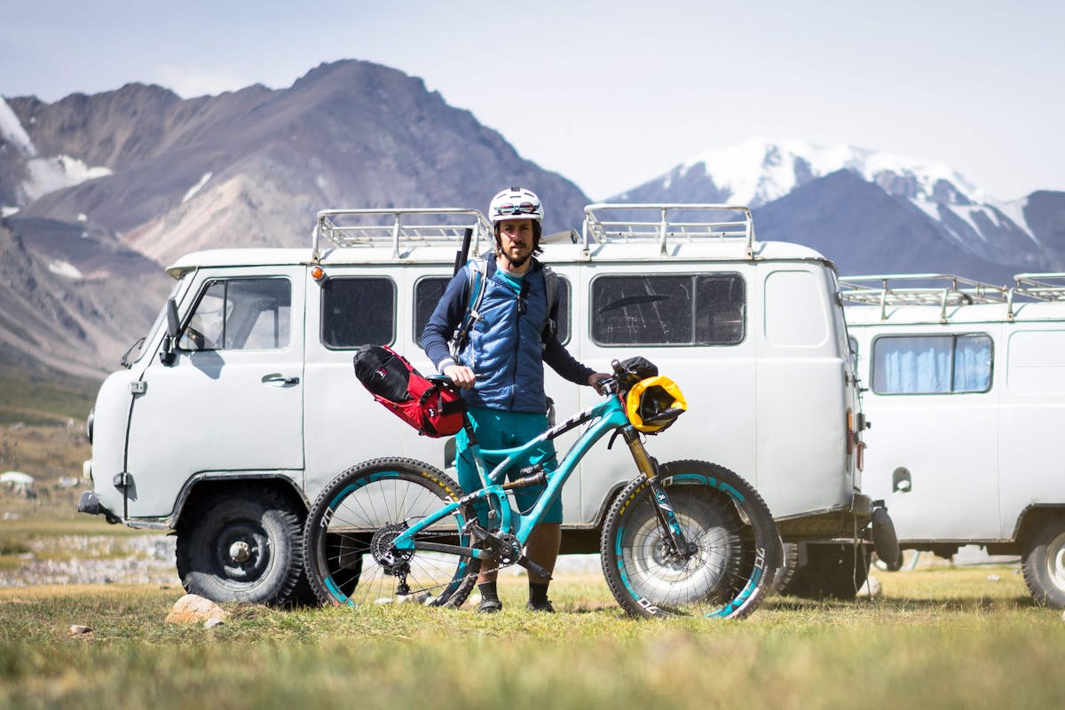 Joey Schusler with his SB5 ready to tackle the Altai Traverse
