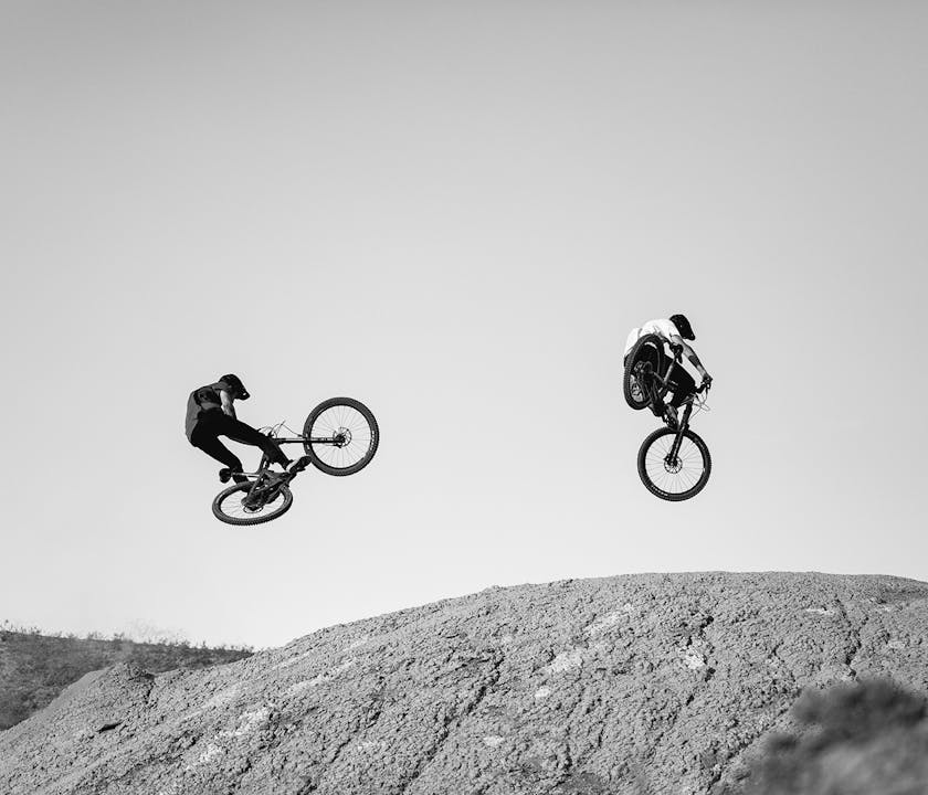 2 riders throwing shapes on the SB140